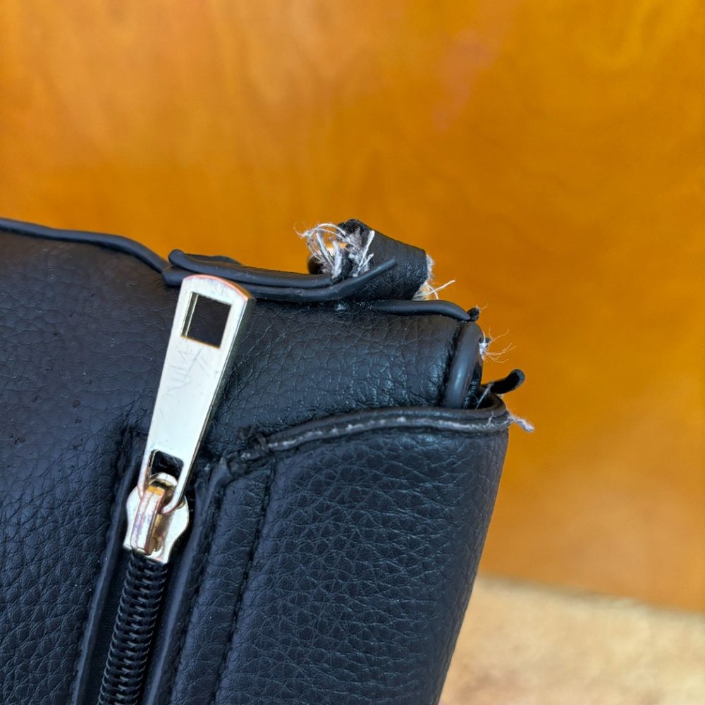 London Fog Black Shoulder Bag 9"x7"x2.5"‎ - Picture 10 of 16